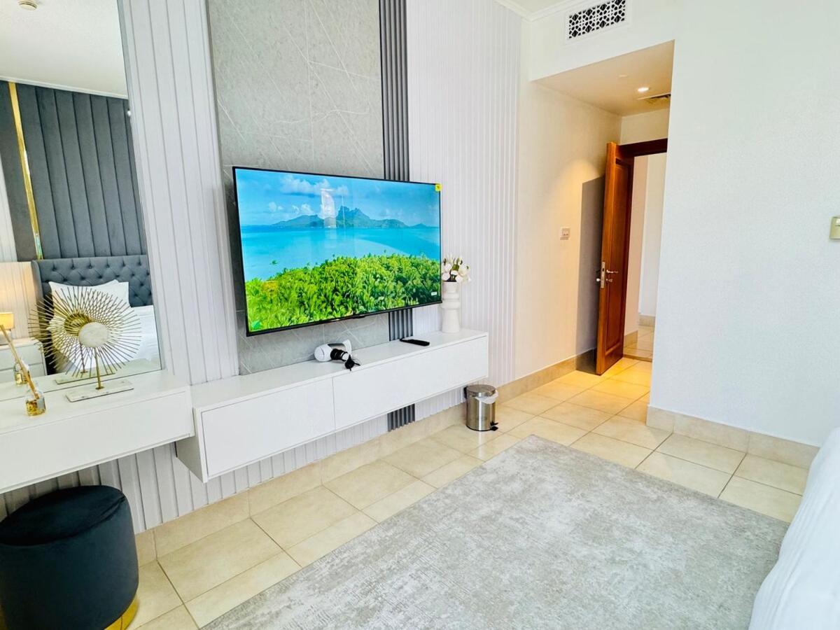 Downtown Burj Khalifa View Luxury 2 Bed Apartment *