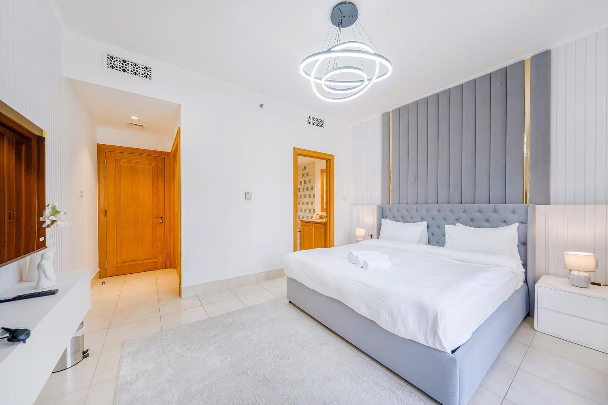 Downtown Burj Khalifa View Luxury 2 Bed Apartment